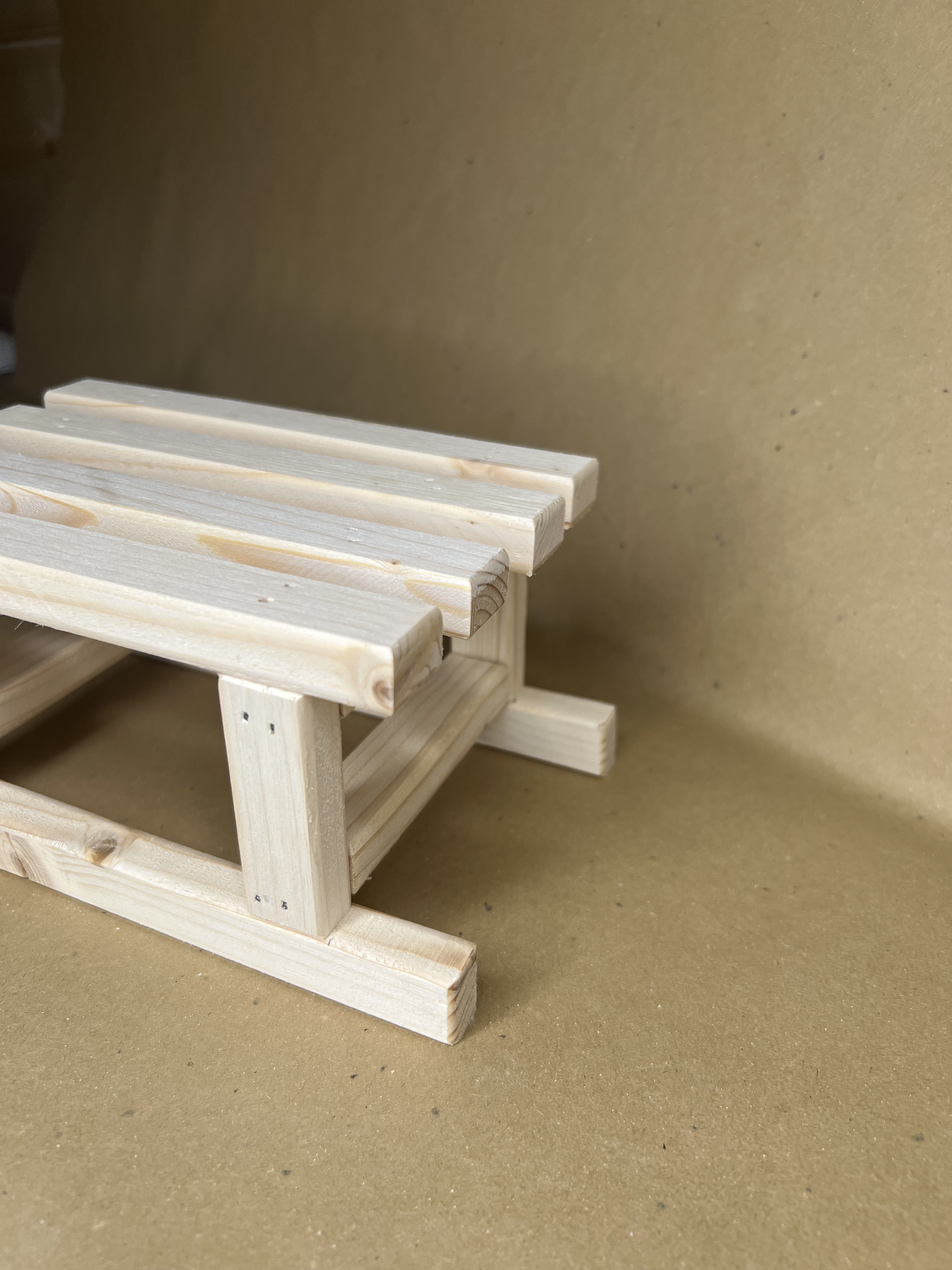 Slitta in legno misura 25x12xh9,5 cm