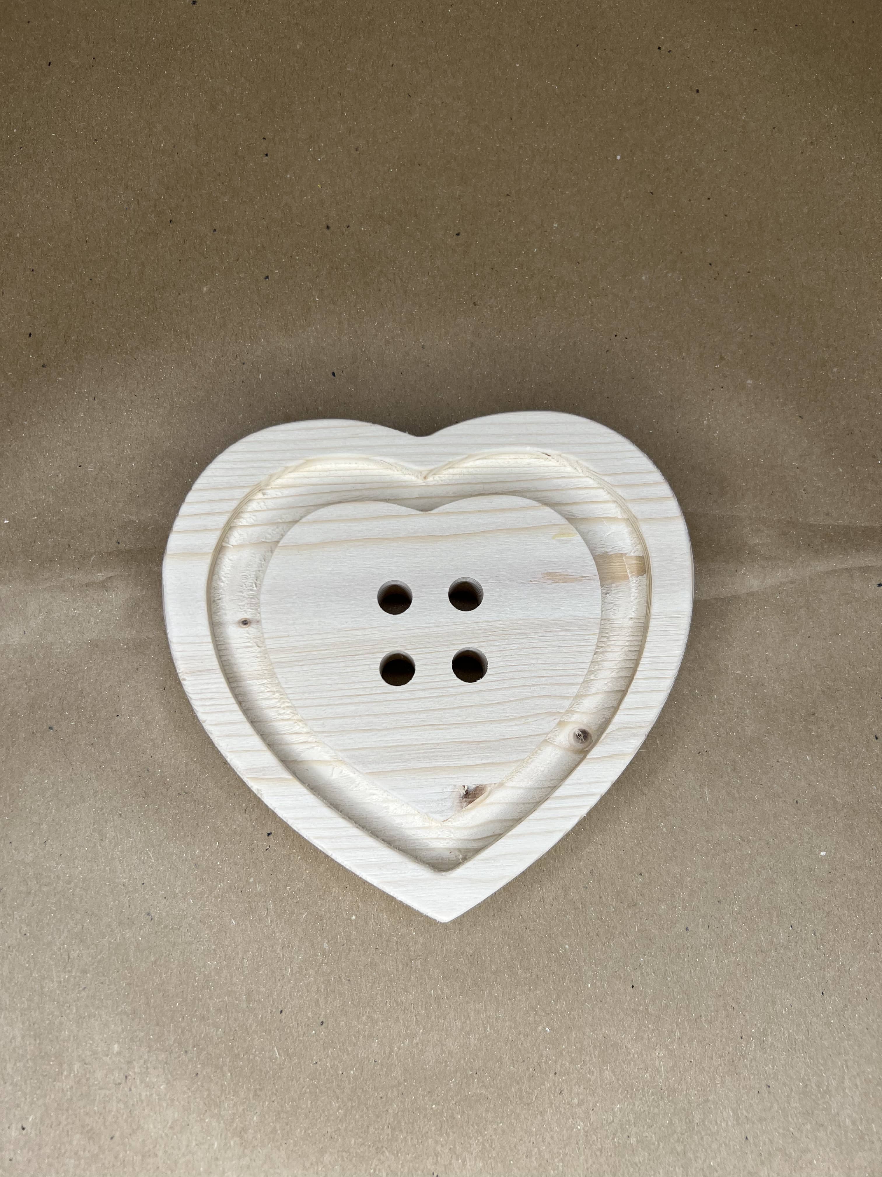 Bottone a cuore in legno misura 15x14 cm e 30x29 cm